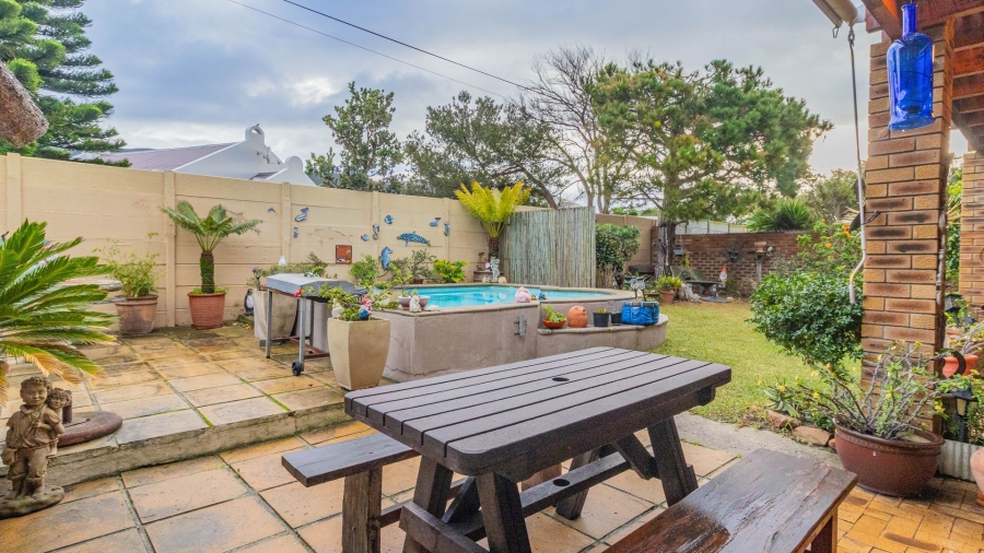 5 Bedroom Property for Sale in Sandbaai Western Cape